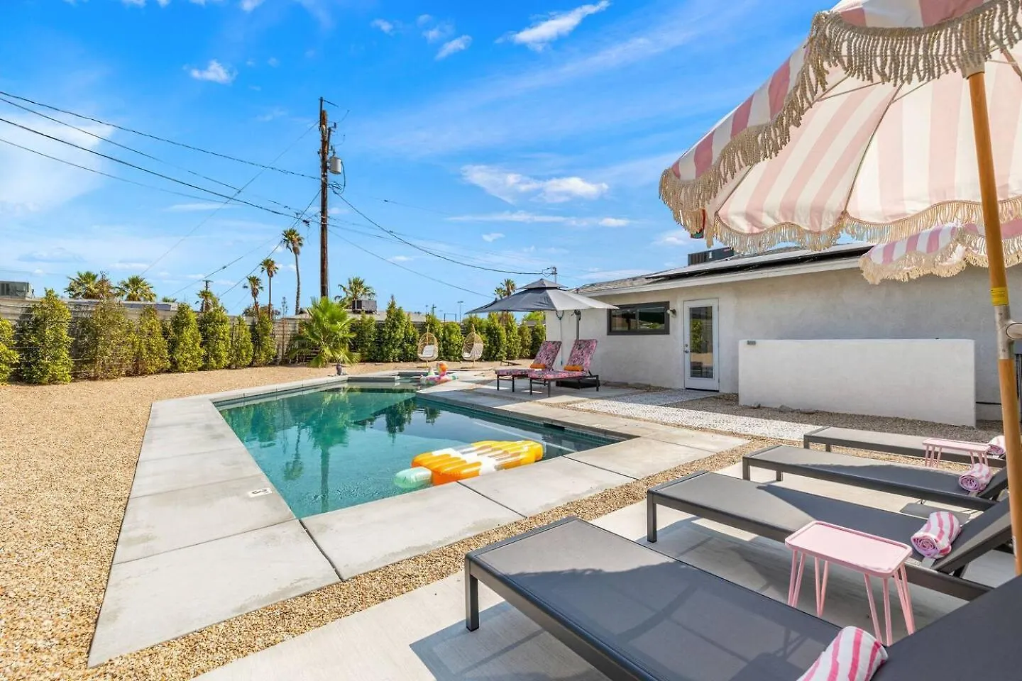 Whimsical Oasis Retreat By Rather Be Properties Palm Springs 0*,