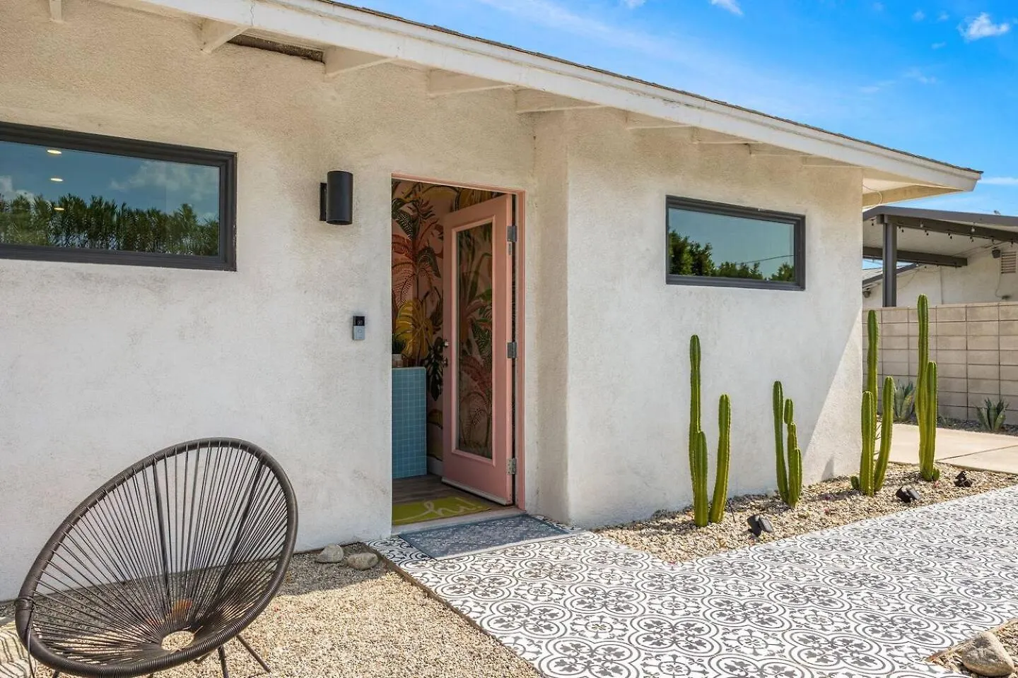 Whimsical Oasis Retreat By Rather Be Properties Palm Springs 0*,