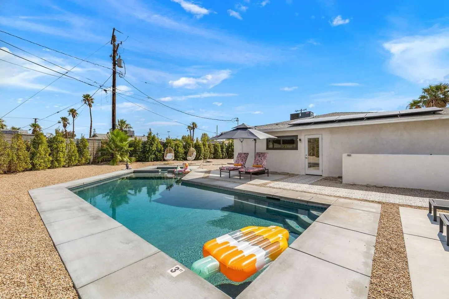 Casa de Férias Whimsical Oasis Retreat By Rather Be Properties Palm Springs