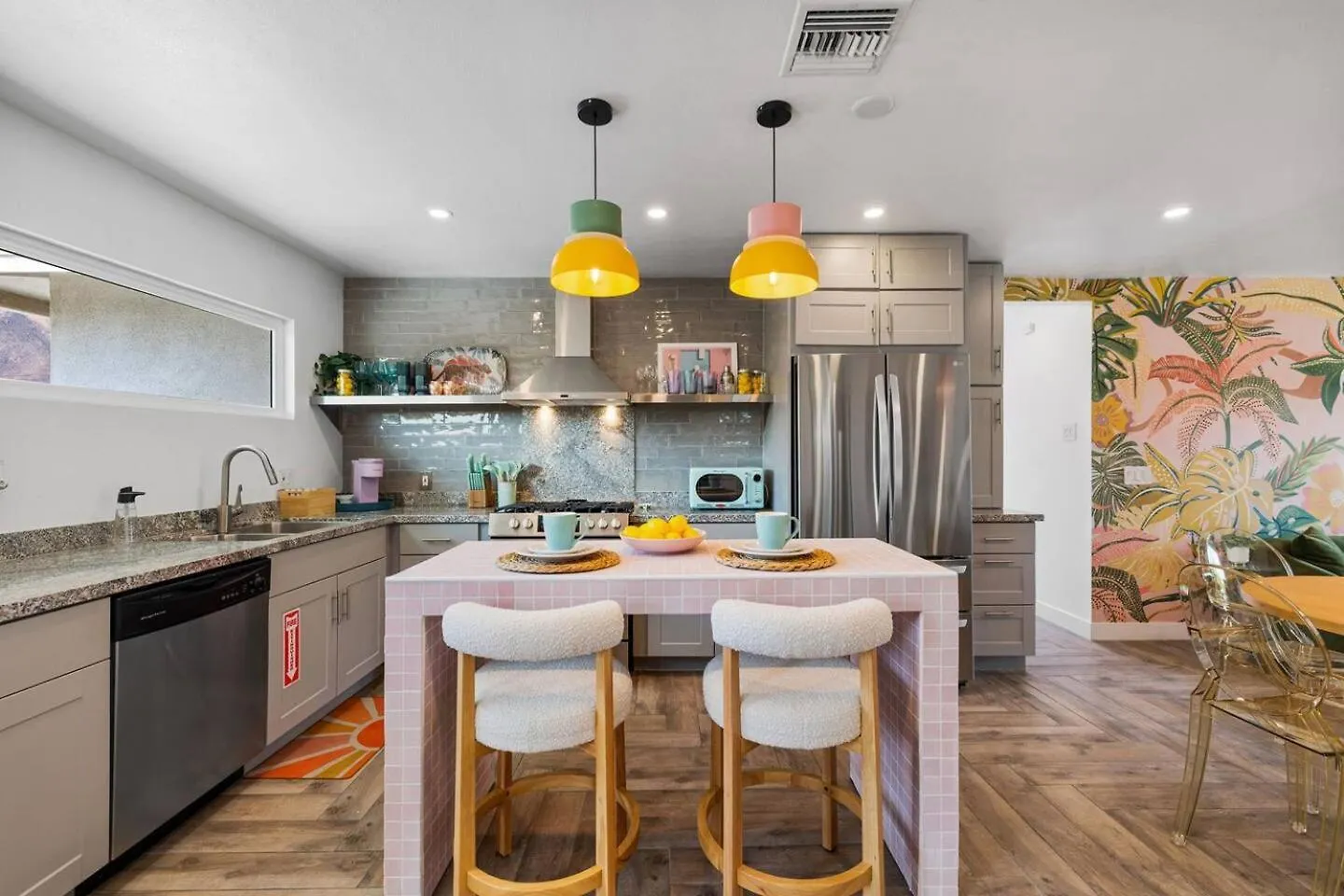 Casa de Férias Whimsical Oasis Retreat By Rather Be Properties Palm Springs
