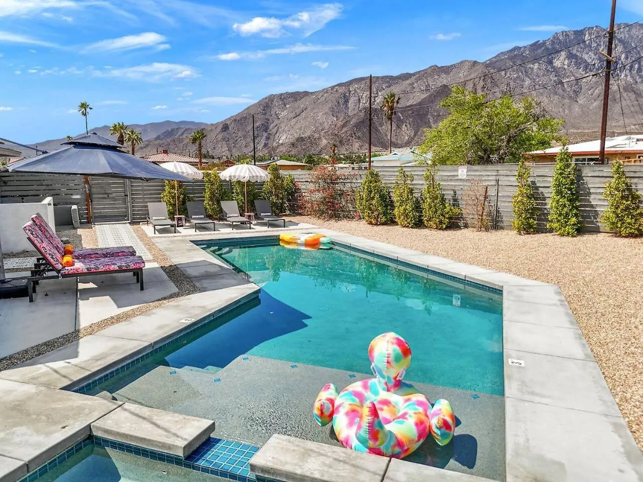 Whimsical Oasis Retreat By Rather Be Properties Palm Springs Casa de Férias